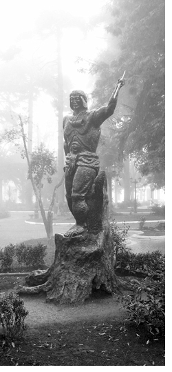 La figura di Lautaro in plaza a Curic.
