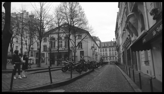 L'ingresso della nostra abitazione al residence Montmartre, a fianco al teatro.